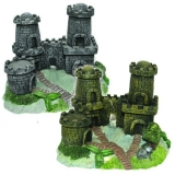 Декорация пластиковая "Замок с двумя башнями" 130x80x100мм